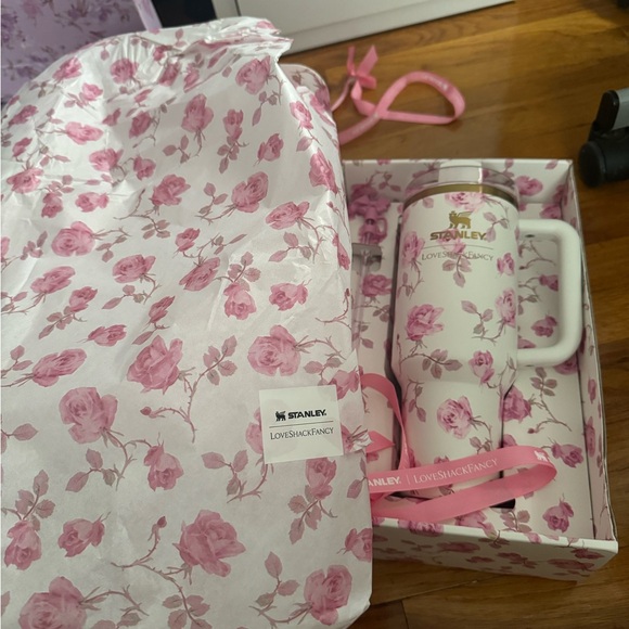 Stanley x LoveShackFancy 40 oz - Picture 4 of 4